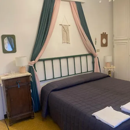 Montaldo House *